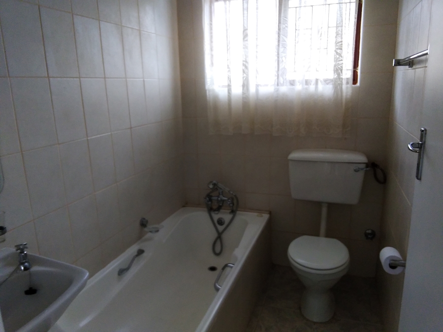 To Let 3 Bedroom Property for Rent in Somerset Park Western Cape